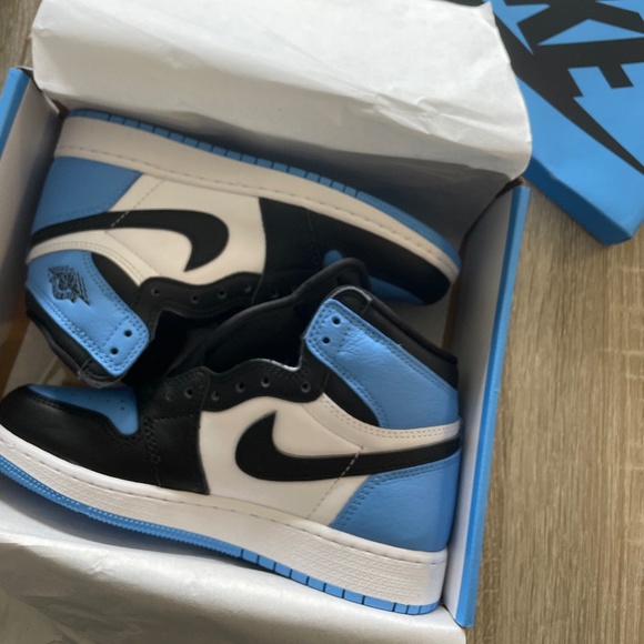 Jordan 1 Retro High OG - Picture 1 of 6